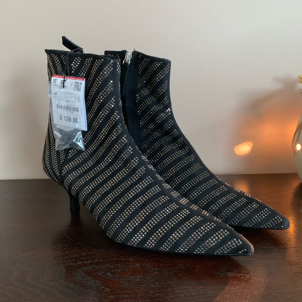 Worn twice no tags Zara Black Leather  Boot I used them twice like new , not new